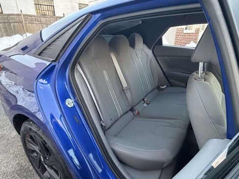 Used 2021 Hyundai Elantra SEL image 13