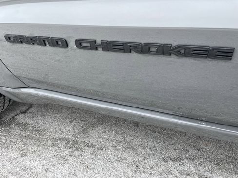 Used 2021 Jeep Grand Cherokee Laredo X image 33