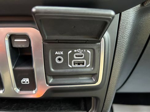 Used 2021 Jeep Wrangler Sport AWD/4WD image 36