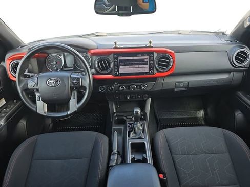 Used 2020 Toyota Tacoma TRD Off-Road AWD/4WD image 10