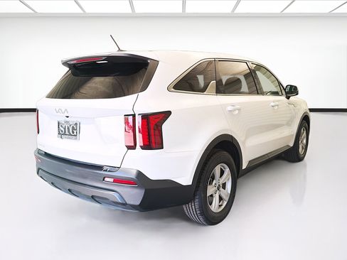 Used 2023 Kia Sorento LX FWD image 4