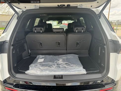 New 2026 Buick Enclave Sport Touring w/ LPO, Floor Liner Package AWD/4WD image 6