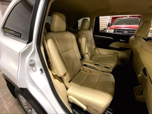 Used 2019 Toyota Highlander Limited image 38