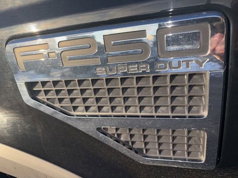 Used 2010 Ford F250 XLT image 2
