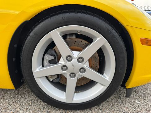 Used 2006 Chevrolet Corvette Coupe w/ Preferred Equipment Group RWD image 10