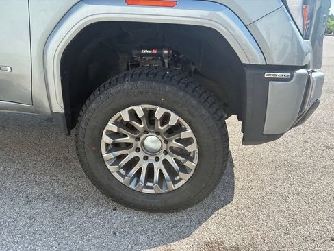 Used 2024 GMC Sierra 2500 AT4 w/ AT4 Preferred Package AWD/4WD image 7