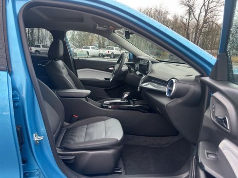 New 2025 Chevrolet Trax LT w/ Sunroof Package image 13