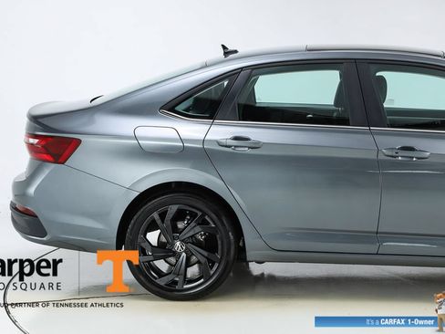 Used 2025 Volkswagen Jetta SE w/ Sunroof Package FWD image 11