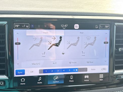 New 2026 Chrysler Pacifica Select AWD/4WD image 18