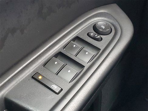 Used 2011 Chevrolet Traverse LT w/ Personal Connectivity Package image 17