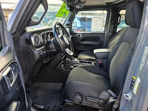 Used 2022 Jeep Wrangler Unlimited Sahara AWD/4WD image 9