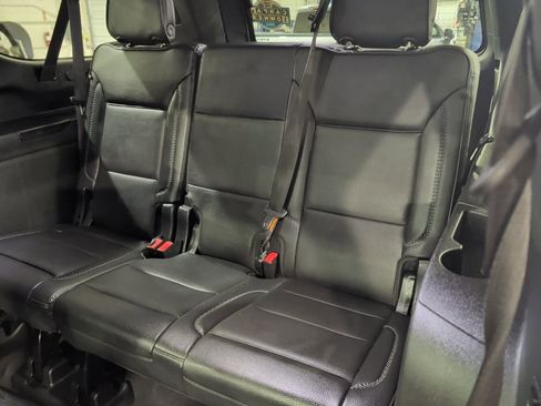 Used 2022 GMC Yukon XL Denali w/ Denali Premium Package image 16