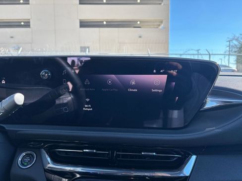 Used 2025 Buick Envista Sport Touring image 21