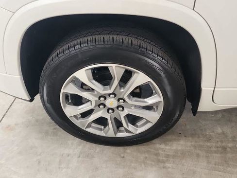 Used 2021 Chevrolet Traverse Premier FWD image 15