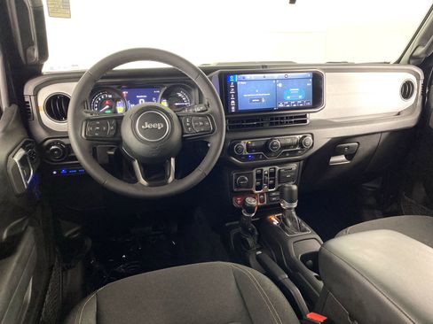 Used 2025 Jeep Wrangler Willys image 17