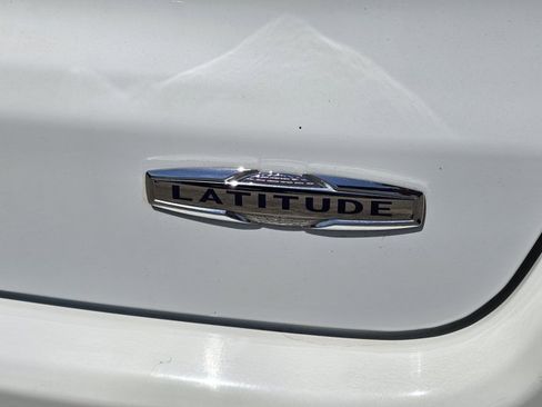 Used 2023 Jeep Compass Latitude w/ Convenience Group AWD/4WD image 11