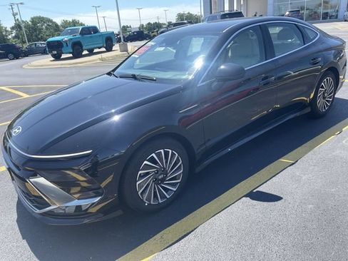 Used 2025 Hyundai Sonata SEL FWD image 12