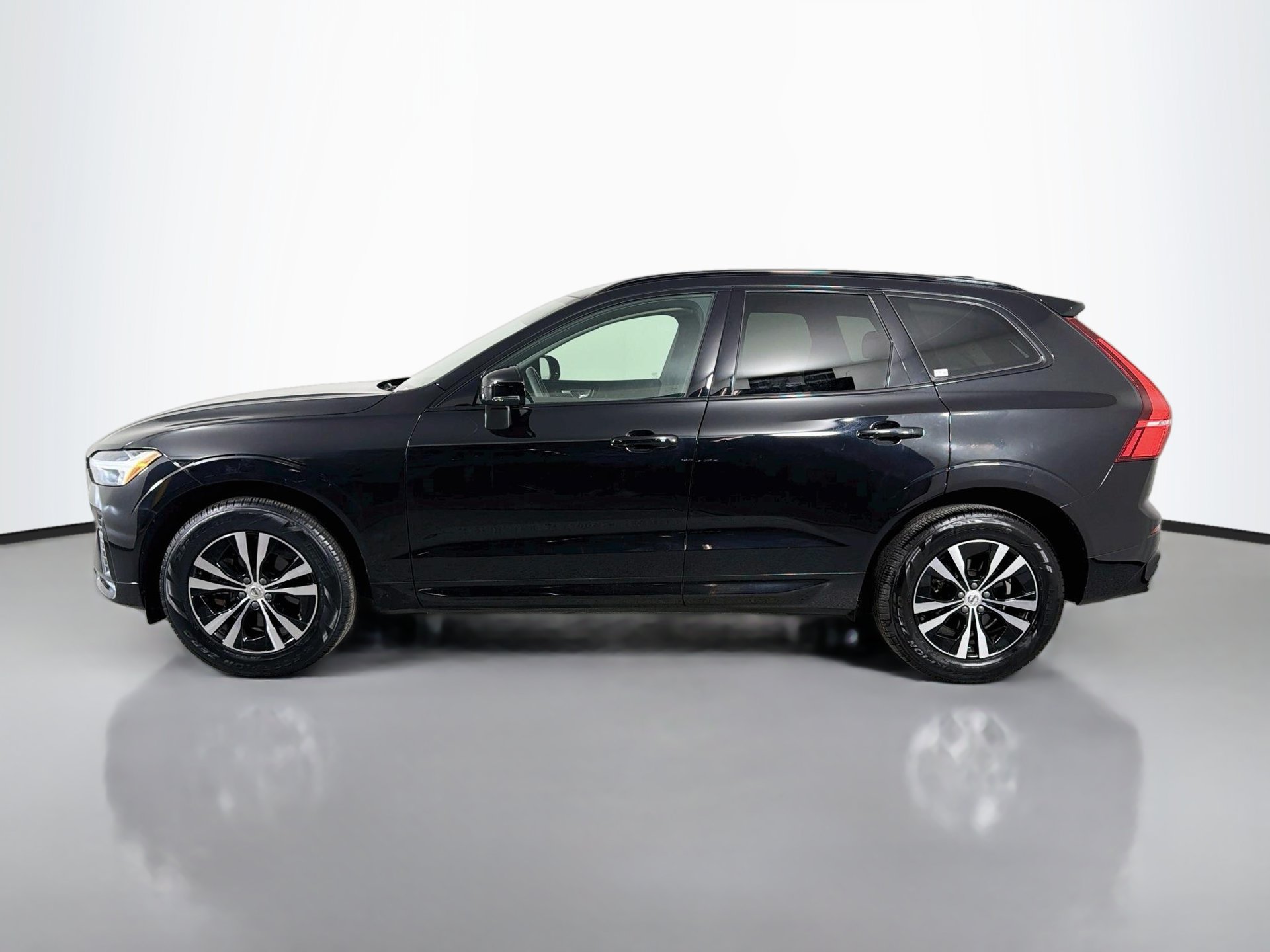 Used 2024 Volvo XC60 B5 Core AWD/4WD image 9