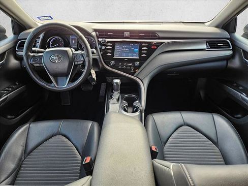 Used 2020 Toyota Camry SE FWD image 16