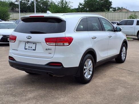 Used 2018 Kia Sorento FWD image 4