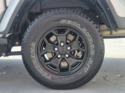 Used 2023 Jeep Gladiator Sport AWD/4WD image 29