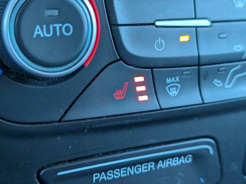 Used 2019 Ford Escape SE image 10