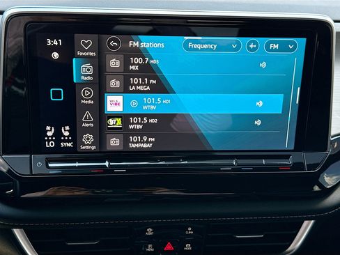 Used 2024 Volkswagen Atlas Cross Sport SE AWD/4WD image 31