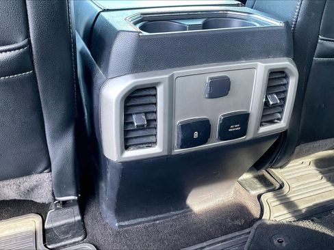 Used 2020 Ford F150 Lariat image 32