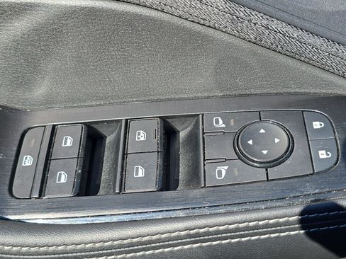 Certified 2023 Nissan Rogue SV image 26