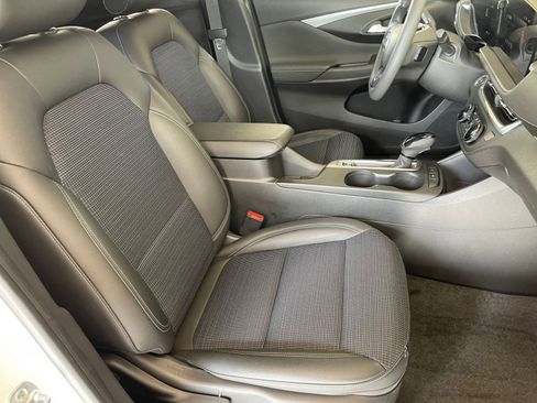 Used 2025 Buick Envista Preferred image 34