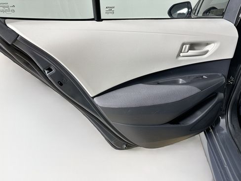 Used 2025 Toyota Corolla LE image 26
