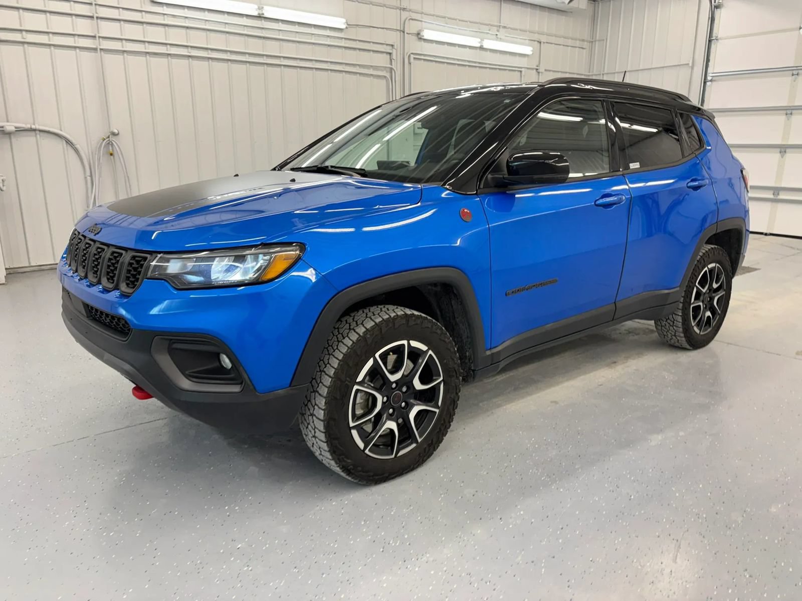 Used 2025 Jeep Compass Trailhawk w/ Trailhawk Convenience Group AWD/4WD image 9