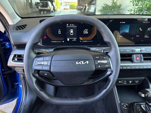 Used 2025 Kia K4 FWD image 28