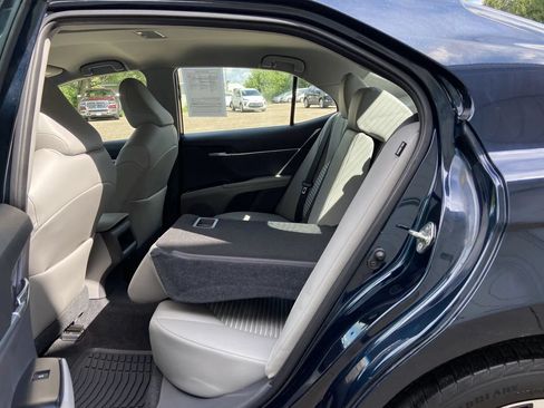 Used 2020 Toyota Camry SE FWD image 23