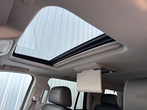Used 2015 GMC Yukon Denali w/ Premium Package image 33