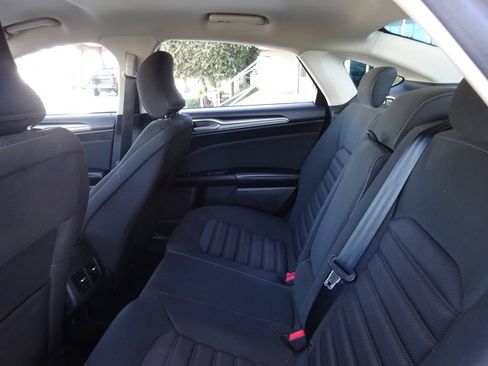 Used 2017 Ford Fusion SE w/ Fusion SE Technology Package FWD image 20