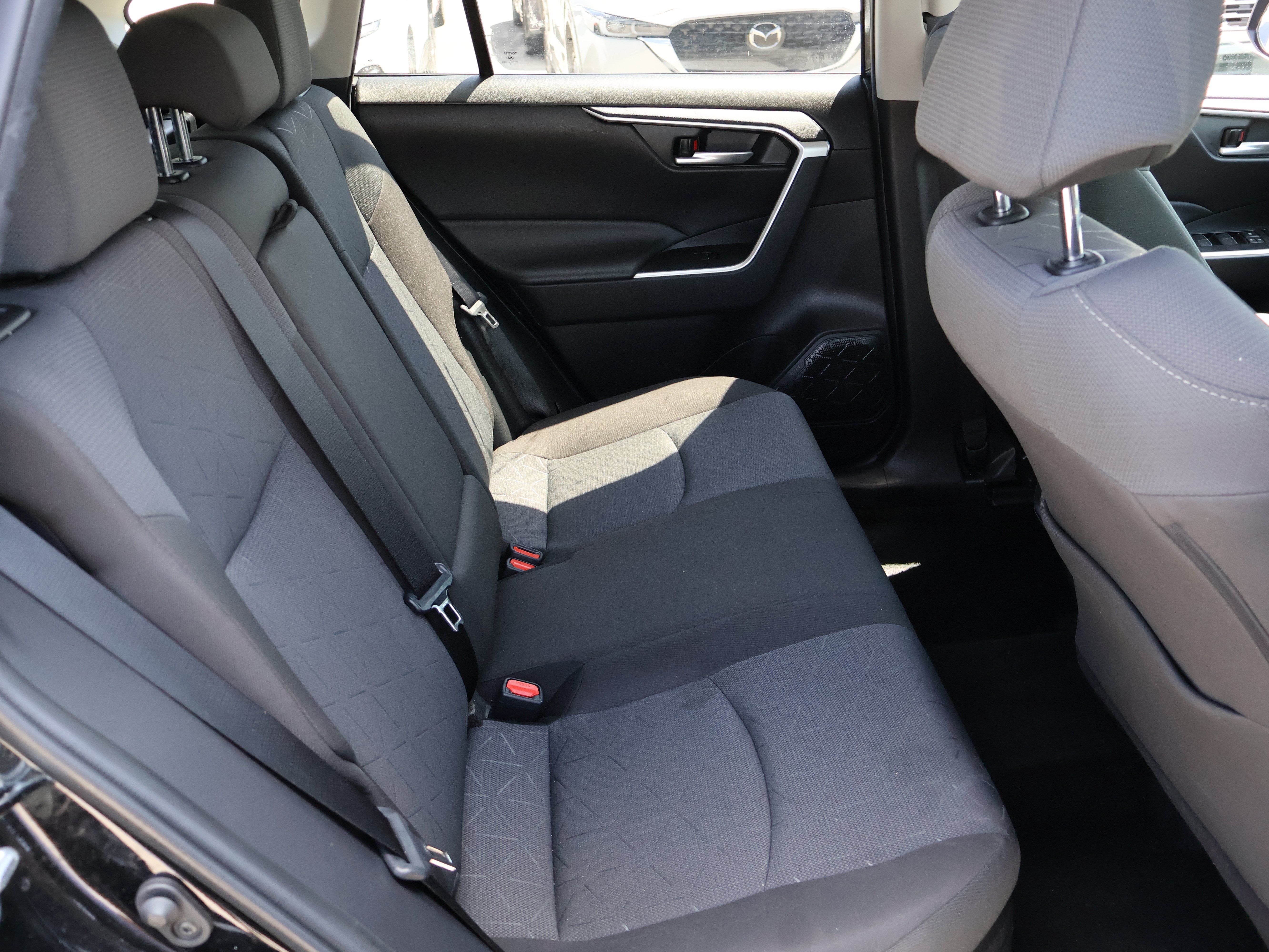 Used 2025 Toyota RAV4 XLE AWD/4WD image 12