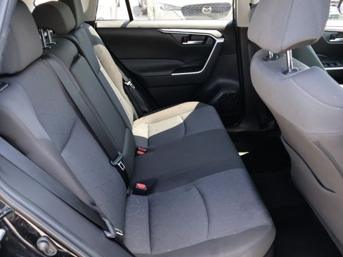 Used 2025 Toyota RAV4 XLE AWD/4WD image 12