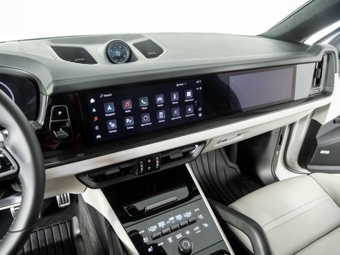 Certified 2025 Porsche Cayenne GTS AWD/4WD image 13