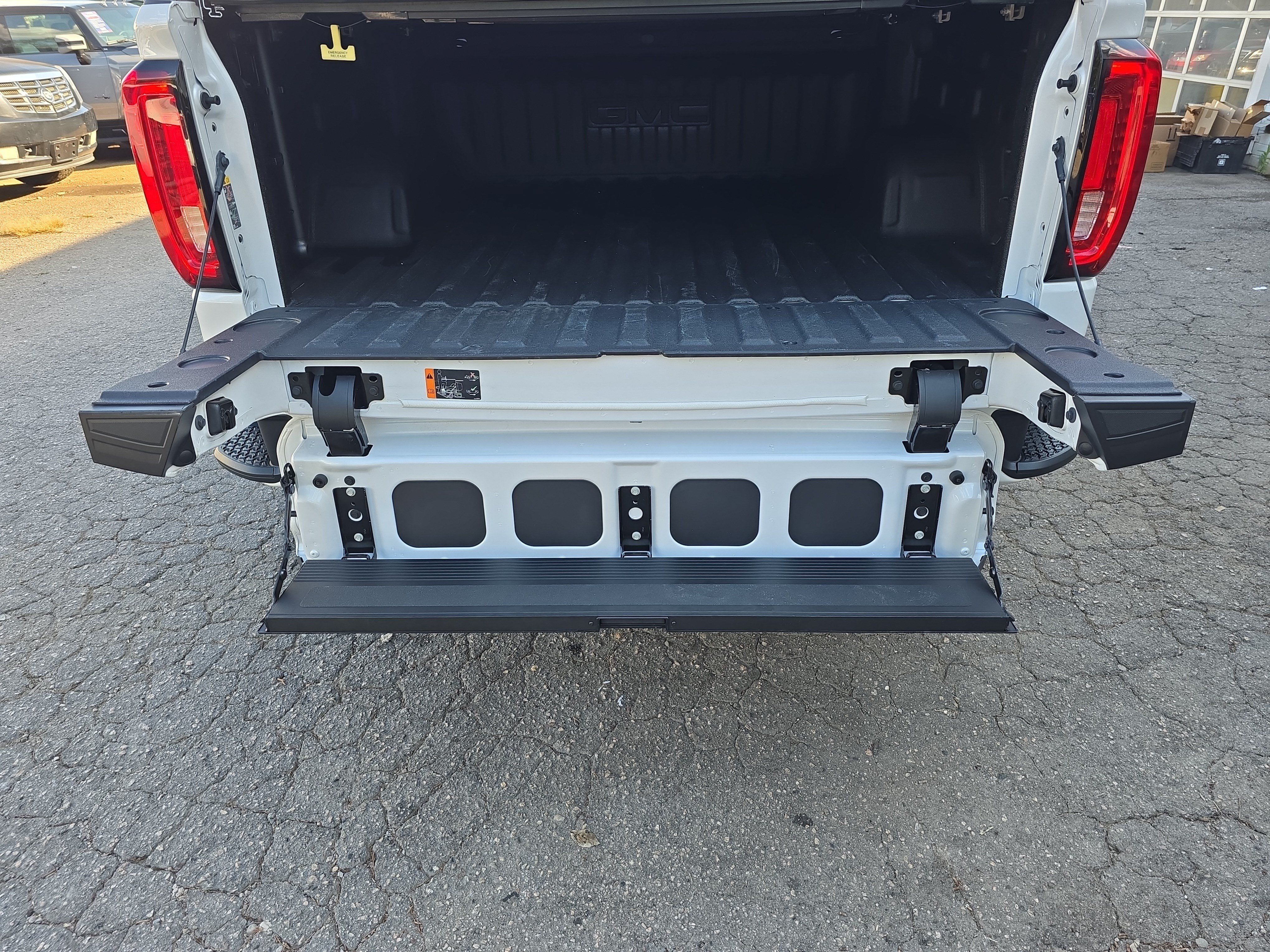 Used 2025 GMC Sierra 1500 Denali w/ Technology Package AWD/4WD image 14