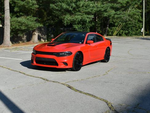 Used 2017 Dodge Charger R/T RWD image 2