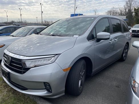 Used 2024 Honda Odyssey EX image 3