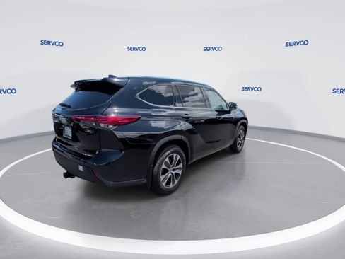 Used 2021 Toyota Highlander XLE image 7