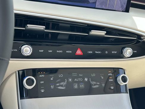 New 2026 Genesis GV70 2.5T Advanced image 36