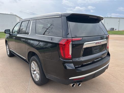 Used 2024 GMC Yukon XL Denali AWD/4WD image 2
