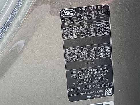 New 2025 Land Rover Discovery Dynamic SE image 39