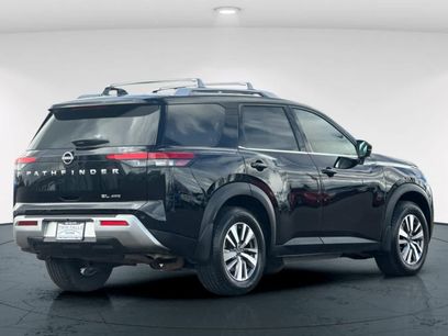 Used 2023 Nissan Pathfinder SL