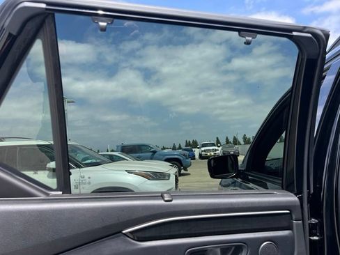 Used 2025 Honda Pilot Black Edition image 43