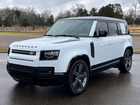 Used 2023 Land Rover Defender 110 image 2