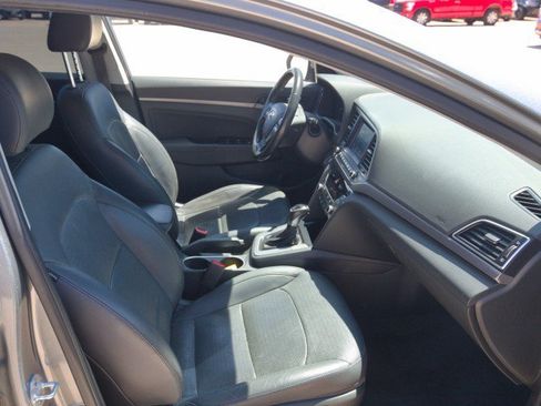 Used 2017 Hyundai Elantra Limited FWD image 28
